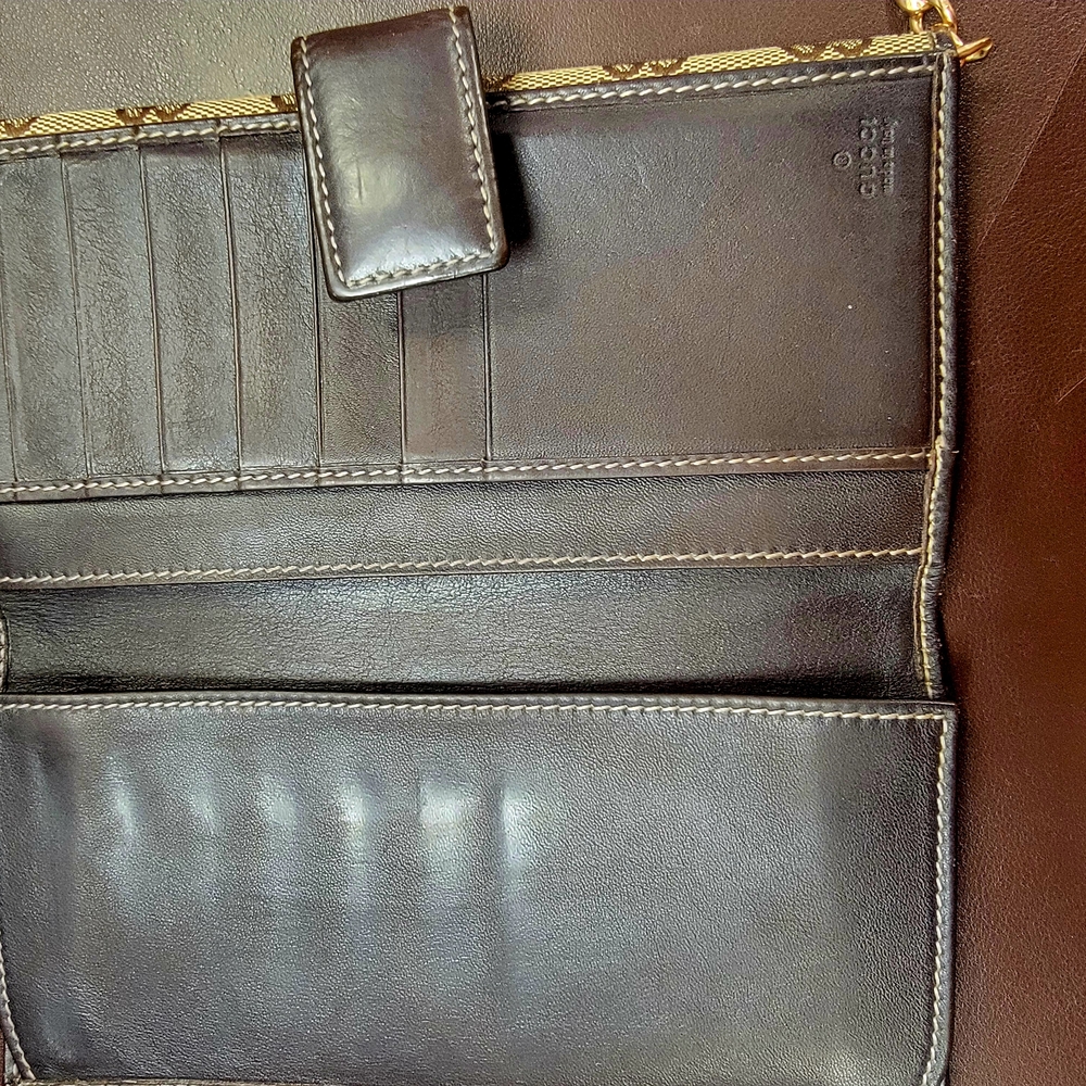 Gucci Brown and Gold Clutch with Iconic Monogram - Picture 4 of 6